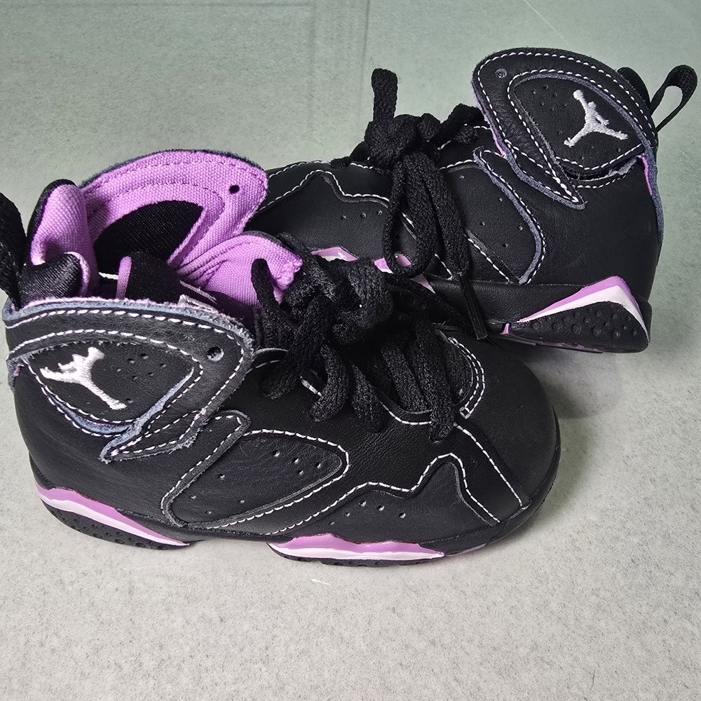 Nike Air Jordan 7 Retro Black/Barely Grape Shoes 6c Girls